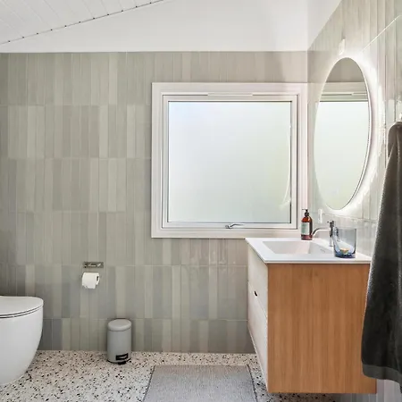 Сasa de vacaciones Stunning In With Kitchen *